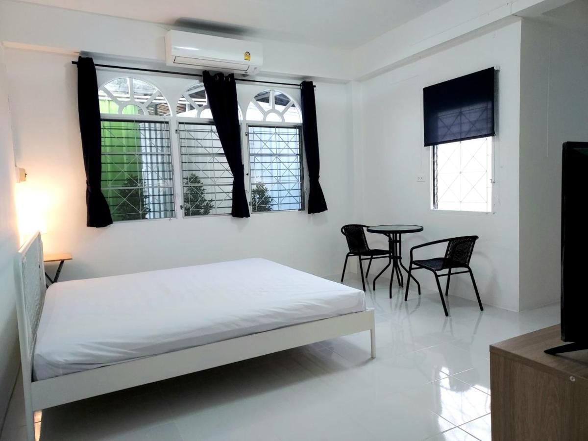 Room79 Phuket Esterno foto