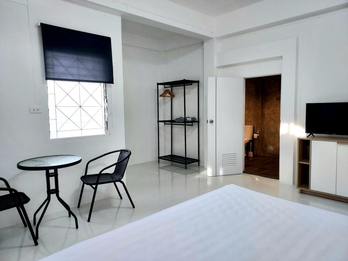 Room79 Phuket Esterno foto